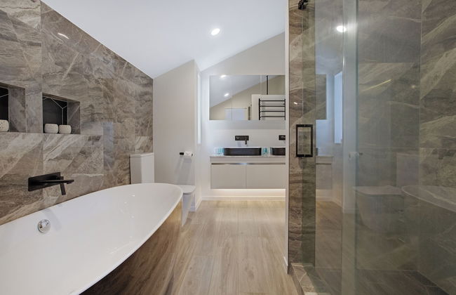 The Oasis Home with Hot Tub and Parking - Foto 23