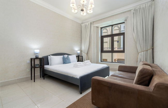 Lux BnB I Souk Al Bahar I Burj Khalifa Views - Photo 5