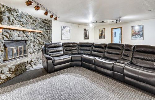 Hike, Ski and Soak! Spacious Anchorage Getaway - Foto 13