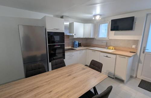 Gîte convivial avec climatisation, 4 chambres, terrasse, parking - 6 pers. - FR-1-590-567 - Foto 5