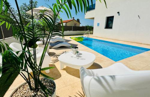 New exclusive apartment Green Horizon with garden, hot tub and private pool near the sea - Foto 9