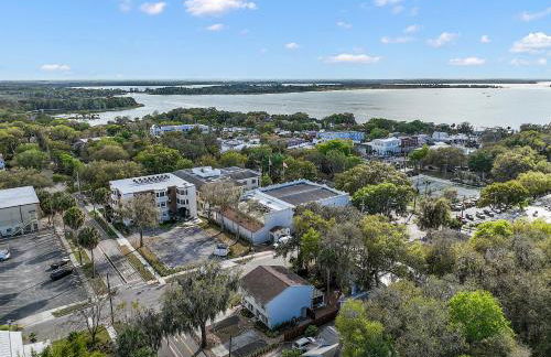 The Tremain - Steps to Downtown w King Bed - Foto 16