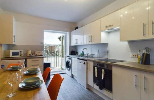 Central Eastbourne Escape with Rooftop Jacuzzi - Foto 6