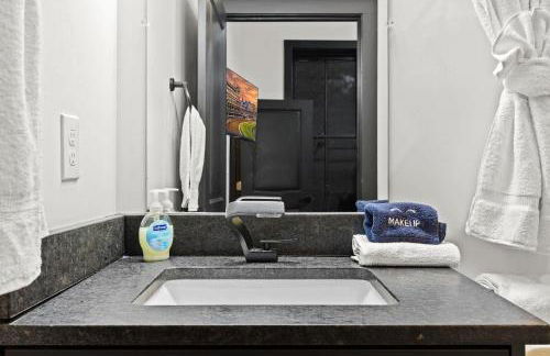 Unique Black Home in the Heart of Shelby Park - Foto 50