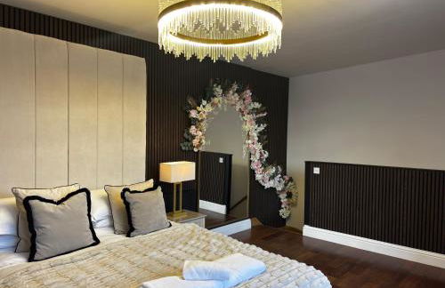 The Ultimate Group Complex, Hens & Celebrations at The Old Fire Station Canterbury, 3 Homes - Foto 3