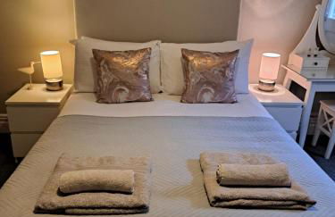 Llandudno apartment, quirky pub with tropical beer garden - Foto 11