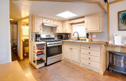 Near Lake Almanor and Golf Cozy Cabin! - Foto 3