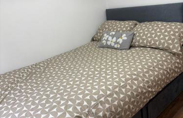 Small two Bed Apartment on a Private Road - Foto 9