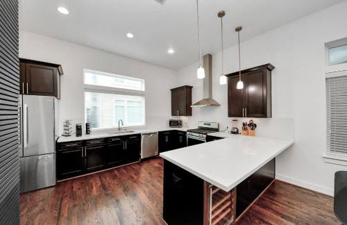 AMAZING ROOFTOP! DOWNTOWN SKYLINE VIEWS!!! SLEEPS 15 - Foto 25