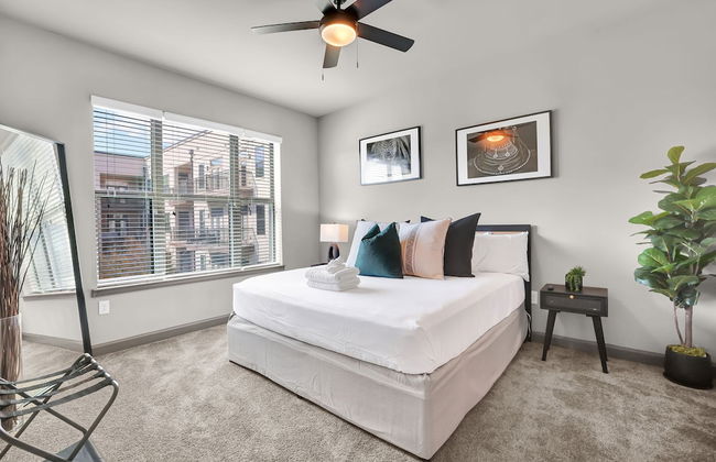 Ebony Ivory Midtown King Bed - Foto 11