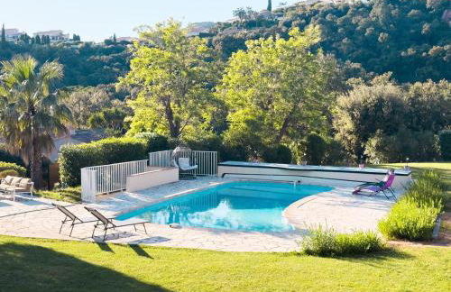 Exclusive Authentic Riviera Villa - Private Pool, Pétanque Court, Panoramic Mediterranean Sea & Estérel Mountain Views - Foto 2