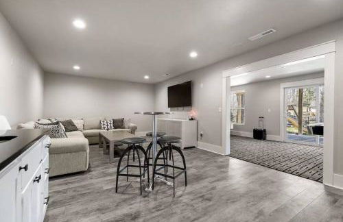 The Fox Den 4BR/3BA- Near HWY 12 Bridge-Lakefront - Foto 8