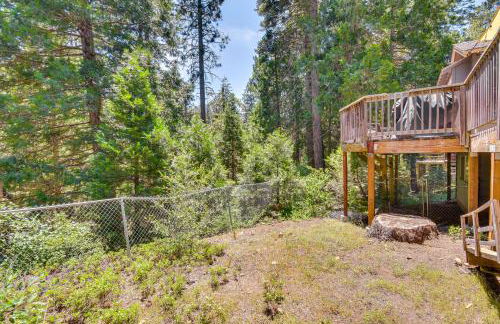 Cozy Retreat with Deck about 2 Mi to Pinecrest Lake! - Foto 29