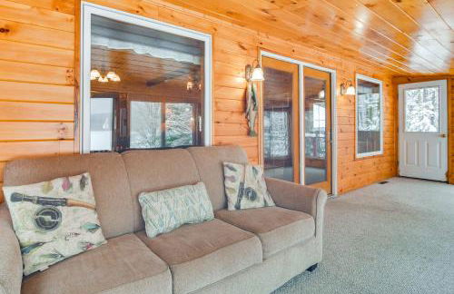 Pond and Snowmobile Trails On-Site Errol Escape! - Foto 7