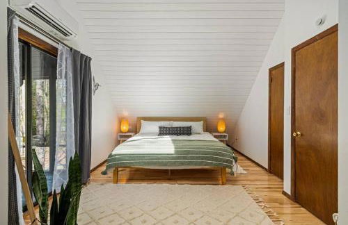 The Blue Forest Chalet - Kayak, Hike, Hot Tub - Foto 15