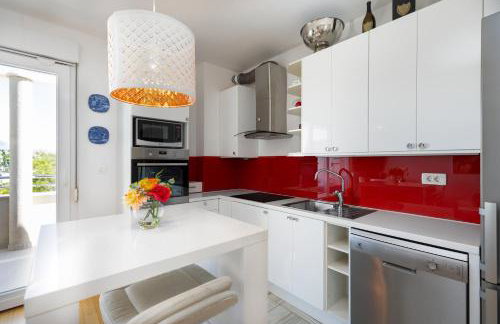 Bačvice - 2 BR , terrace,3 air conditioners, parking,elevator 3 minutes to the beach - Photo 14