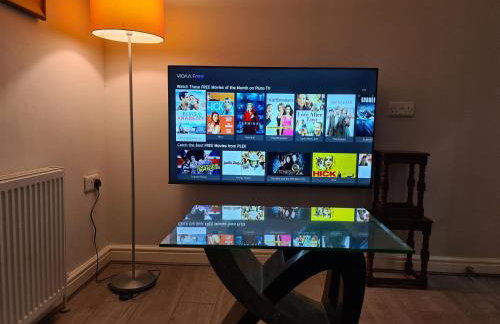 Whole House - 4 Bedrooms - Parking - Sleeps 8 - Foto 4