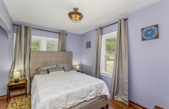 Cute Cozy and Cheerful 3 Bedroom House - Photo 26