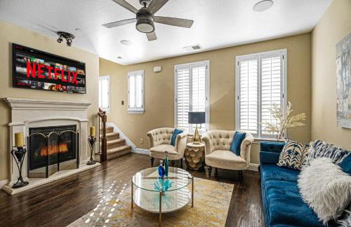 Luxury & Highly furnished upscale w Patio & Garage - Foto 1