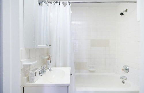 83-2FE UES Central Park Newly Furnished Studio - Foto 15