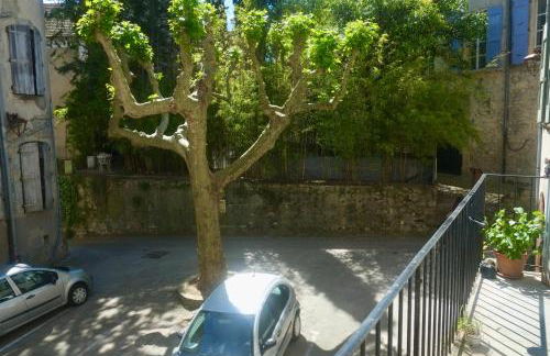 3 Bed-Sleeps 6-Balcony-Pets-Parking-Town Centre - Photo 11