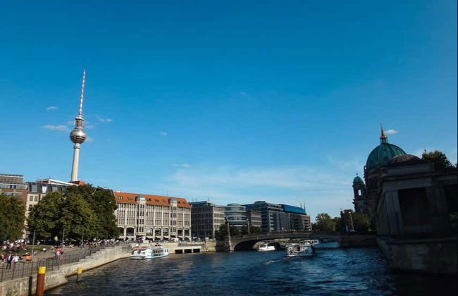 Berlin Sightseeing Boat - Photo 4