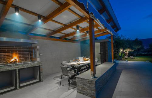 Antonia Villa - Luxurious Serenity with Private Pool, by ZanteWize - Foto 41