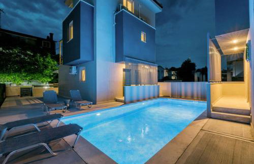 V Luxury Apartments with Pool - Foto 36