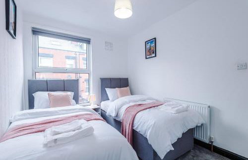 Spacious 5 bedroom house near Leeds City Centre sleeps 12 suits contractors with free parking - Foto 29