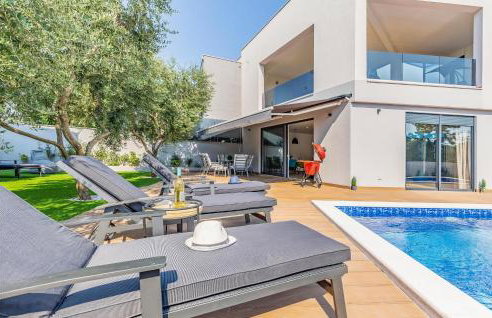 Beautiful Home In Porec With Kitchen - Foto 12