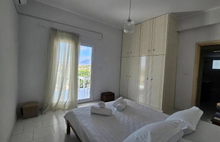 Grace and Harmony of Ancient Corinth - Foto 24