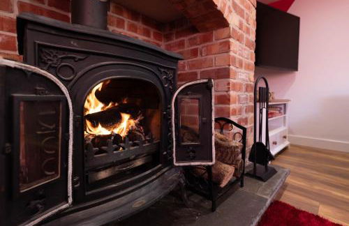 Caer Fedwen Barns Cariad Spacious self catering 3 bed Group Getaway Luxury Cottage with Private Hot Tub - Foto 25