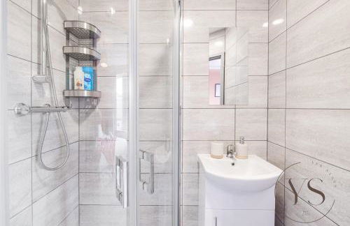 Modern 1C Longton Studio Near Alton Towers with Netflix, Wi-Fi & Kitchenette - Foto 11