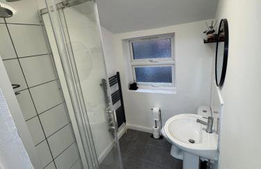 CityBuzz 4 Bedroom House in Nottingham Sleep 7 - Foto 22