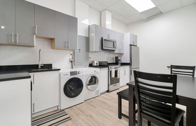 Charming 1BR Lakeside - Photo 5