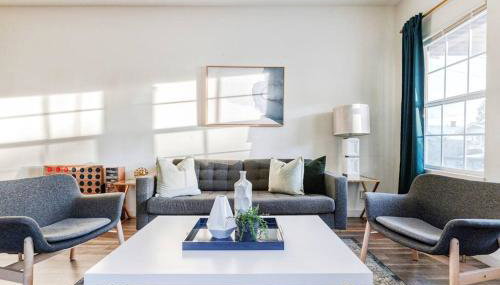 3BR Modern, Gated Home w FreePking, BBQ, Firepit, Mins to Downtown - Foto 1