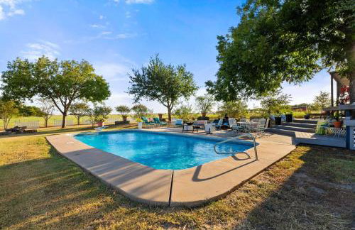 Countryside Sanctuary: Cozy Chateau with Expansive Views - Photo 14