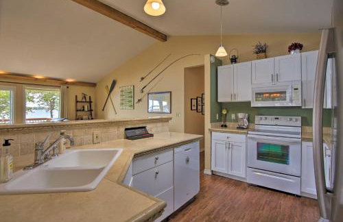 Lakefront Home with Shared Boat Ramp in Grove! - Foto 8