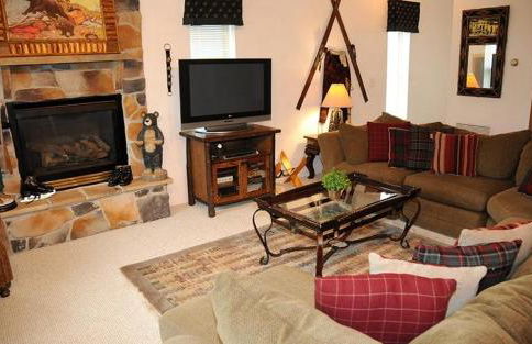 Seven Springs Woodridge 4 Bedroom Premium Condo, Sleeps 10, Deck with Mountain Views condo - Foto 1