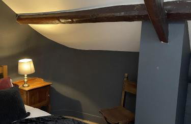 Stunning 2-bedroomed Cottage - Photo 46