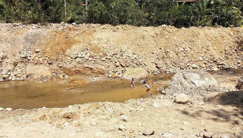 Casa com cachoeira-rio no quintal - Foto 3