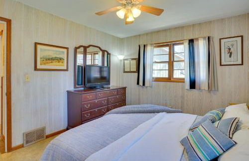 Cedar Lake Retreat with Boathouse and Dock! - Foto 15