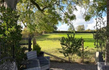 The Old Telephone Exchange - surrounded by fields! - Foto 1