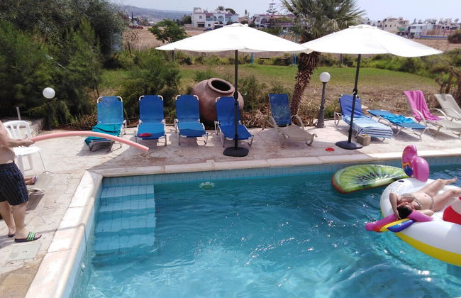 Lovely six Bedroom Villa in Coral Bay - Photo 28