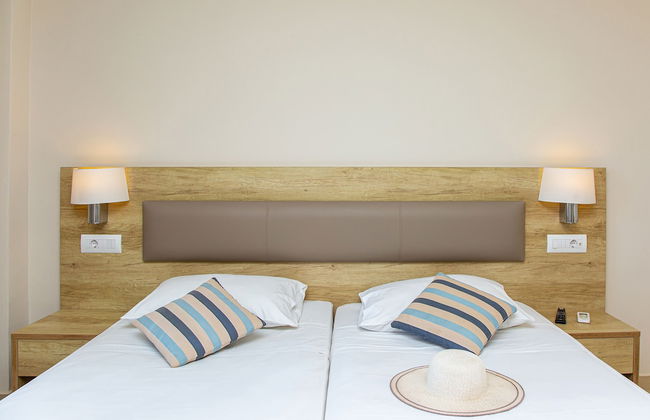 Theo Star Beach Hotel - Photo 9