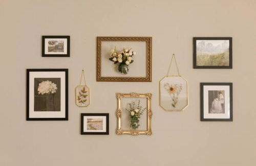 ~ The Cozy Farmhouse ~ | Sleeps 10+ | Farm Views - Foto 31