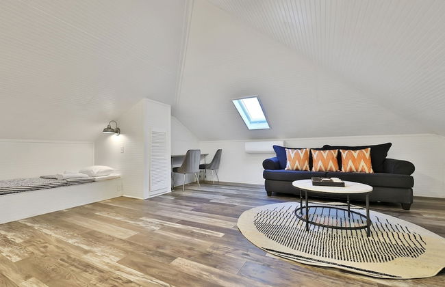 7BR Lakefront Haven Pool Hot Tub Gated 4acres - Foto 57