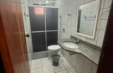 PRAIA DO MORRO - 2 QUARTOS - Apartamento 3 min do mar á pé - Garagem coberta e livre - WI FI - Foto 3