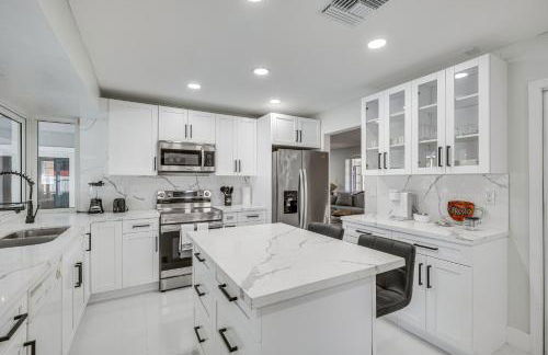 3 Mi to Hard Rock Stadium Home with Fenced-In Yard! - Photo 9