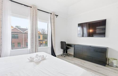 O18B Spacious 3BR Home Sleeps 10 With 2 Living Areas - Foto 29